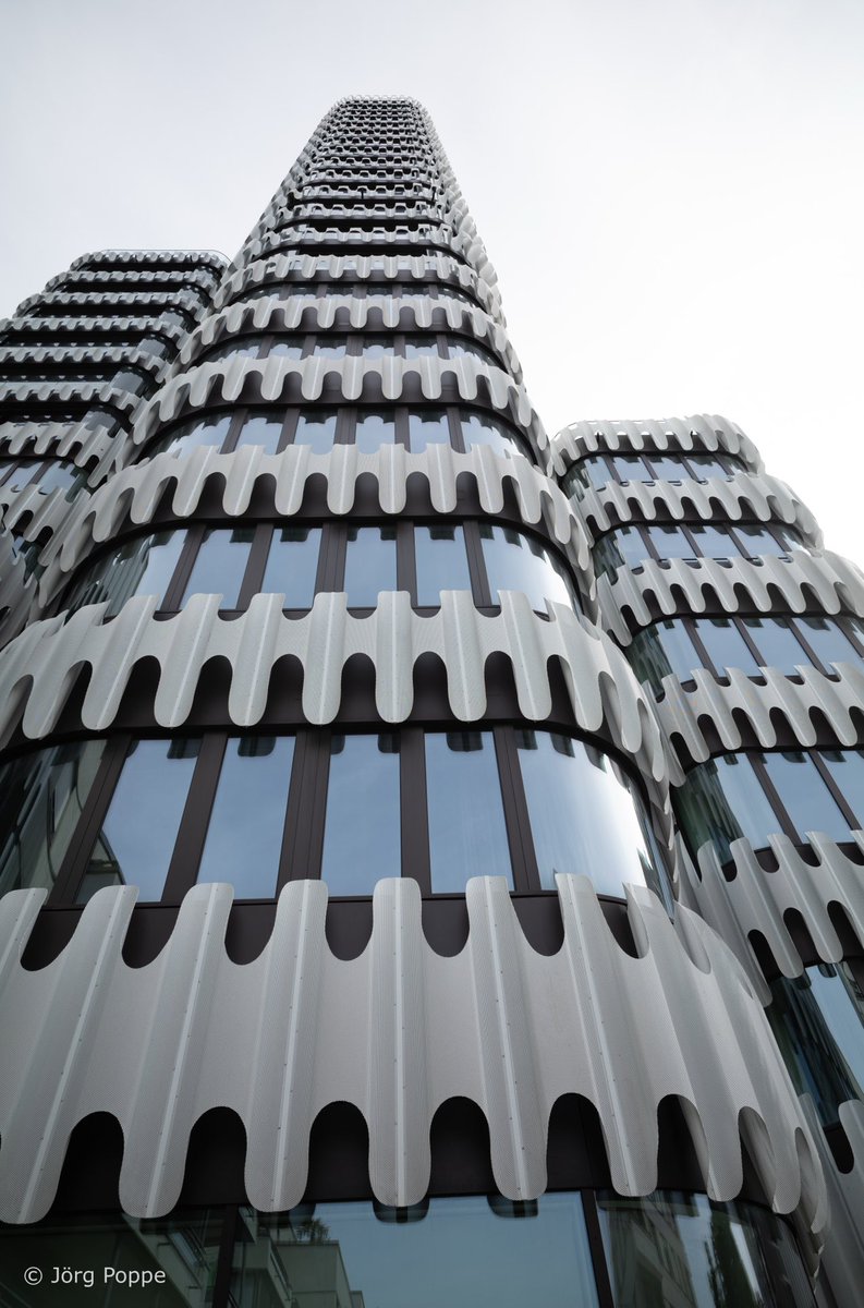 lichtaufnahmen's tweet photo. Fassade.     #düsseldorf #fassade #architektur #wolkenkratzer #skyscraper #hochhaus #geometrie #streetphotography #streetphoto #streetphotos #l51000 https://t.co/mxTeTlA134