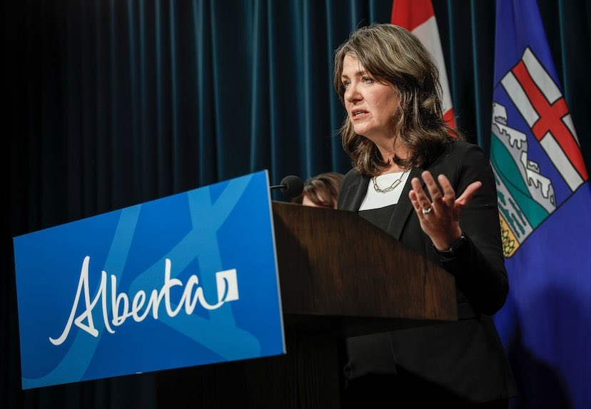 RobertFife's tweet image. Globe and Mail reporter targeted by online campaign, photographed surreptitiously in public settings #cdnpoli theglobeandmail.com/canada/article…