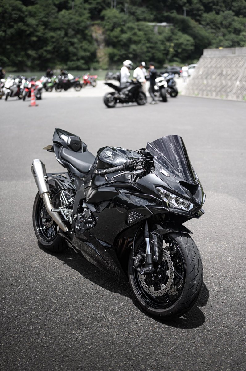 imoten0313's tweet photo. 黒金→黒シルバーに仕様変更しました！！
まじでカッコよすぎる、、
写真まじ綺麗すぎます🤤
ありがとうございます!!!

📸 @m_cbr_v2 https://t.co/5iBYbBDHkZ
