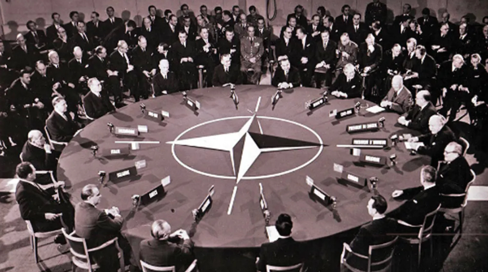 CapitolHistory's tweet image. #OTD in #history, 1949, the #UnitedStates Senate ratified the North Atlantic Treaty, creating the legal basis for #NATO. The Senate Foreign Relations Committee asserted: “peace with #justice & the defense of #humanrights and fundamental freedoms require international cooperation”