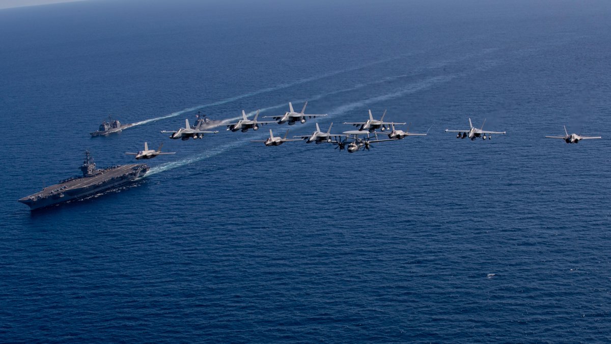 USNavy's tweet image. Two carriers. One mission. 💪⚓️
#USNavy aircraft from Carrier Air Wing (CVW) 5 fly over the George Washington Carrier Strike Group during dual carrier operations with the HMS Prince of Wales Carrier Strike Group as part of Talisman Sabre 2025.
Talisman Sabre is the largest…