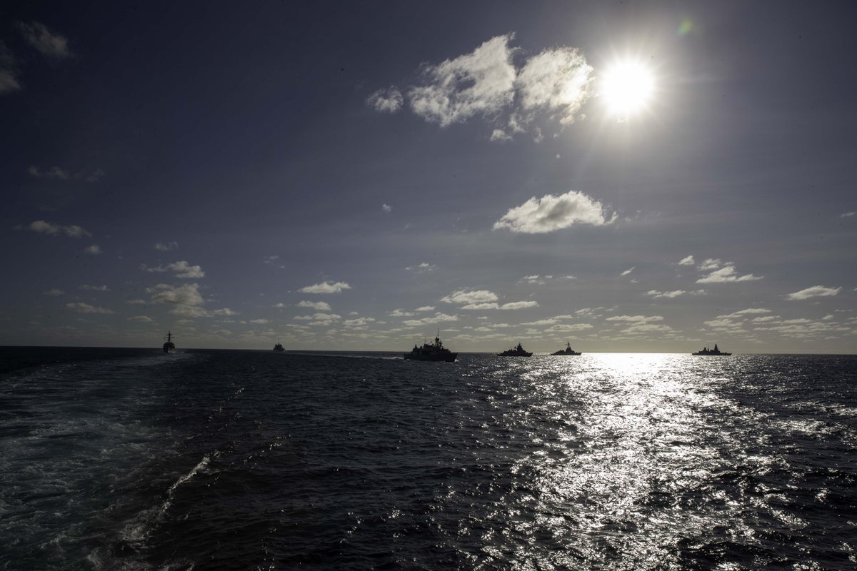 USNavy's tweet image. Two carriers. One mission. 💪⚓️
#USNavy aircraft from Carrier Air Wing (CVW) 5 fly over the George Washington Carrier Strike Group during dual carrier operations with the HMS Prince of Wales Carrier Strike Group as part of Talisman Sabre 2025.
Talisman Sabre is the largest…