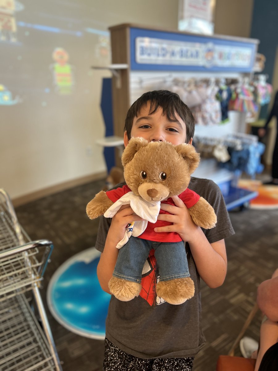 ShrinersStLouis's tweet image. Shriners Children's St. Louis is wishing you a bear-y wonderful day! 🧸
Thank you to our partners at Build-a-Bear Foundation for donating these cute and cuddly pals for our patients!
And a special thanks to Worldwide Technology for helping make this a memorable event.
