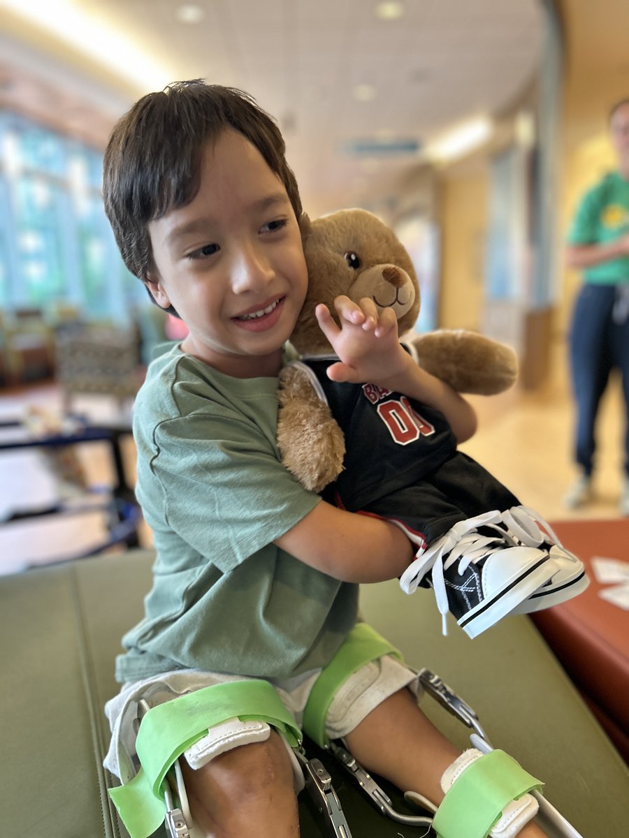 ShrinersStLouis's tweet image. Shriners Children's St. Louis is wishing you a bear-y wonderful day! 🧸
Thank you to our partners at Build-a-Bear Foundation for donating these cute and cuddly pals for our patients!
And a special thanks to Worldwide Technology for helping make this a memorable event.