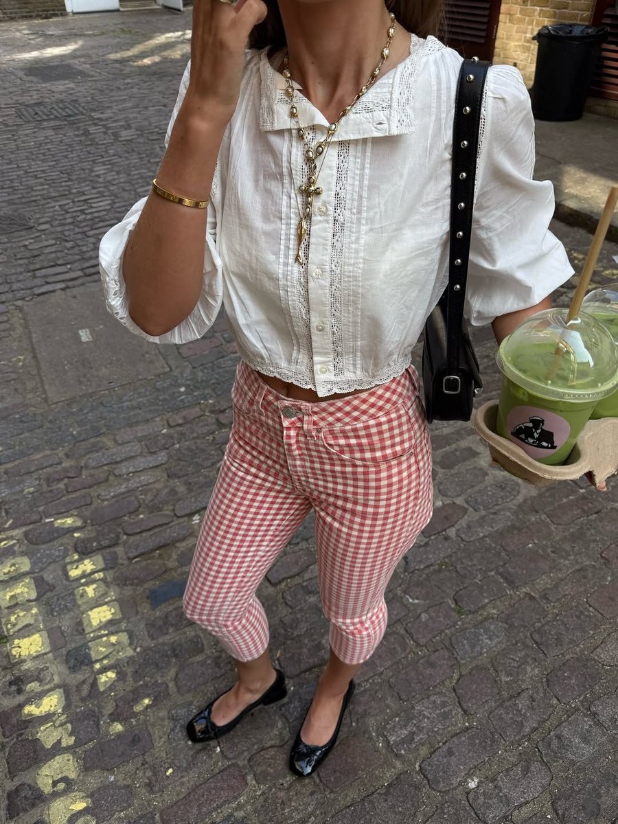 2025 yazında #Pucci'nin vintage esintili imza desenleri, puantiyeler, gingham kareleri ve grafik çiçeklerle stilinize enerjik ve trend bir dokunuş katın. 2025 yaz modasında öne çıkan 5 trend deseni derledik.

Detaylar haberimizde: vogueturkiye.visitlink.me/C6C952