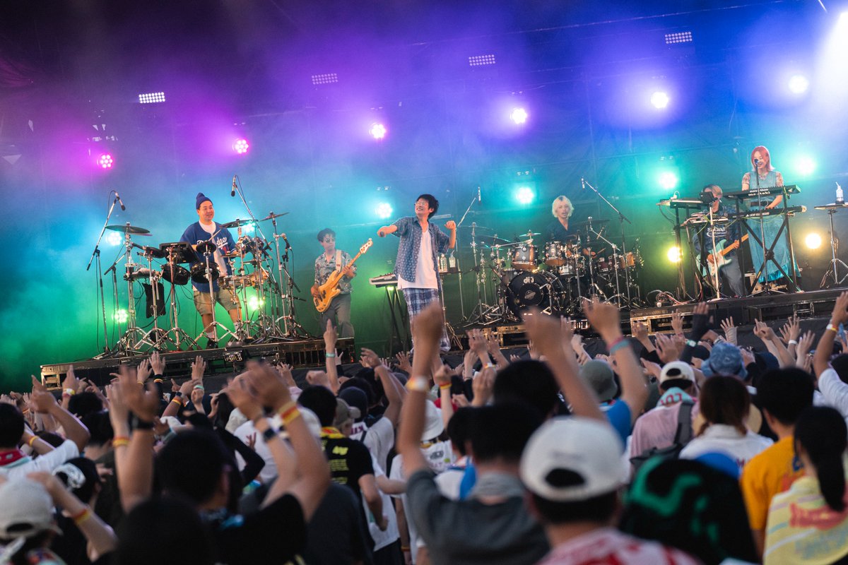 NUMBERSHOT_'s tweet photo. 【Lucky Kilimanjaro】
「Are you ready？」から始まったLucky Kilimanjaroのステージ。

思わず踊り出してしまうようなサウンドと「HOUSE」での乾杯に会場も大盛り上がり！

NUMBER SHOTのぼせもんステージの大トリにふさわしいステージとなりました！

#LuckyKilimanjaro
#ラッキリ
#NUMBERSHOT https://t.co/xPM518vTC0
