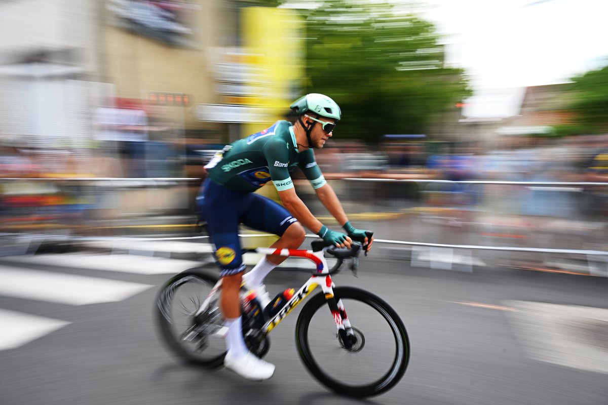 UCI_cycling's tweet image. 𝘼𝙡𝙡 𝙞𝙣 for the 𝙛𝙞𝙣𝙖𝙡 𝙨𝙝𝙤𝙬𝙙𝙤𝙬𝙣. 💛
After two relentless weeks of racing at @LeTour, the peloton must now conquer the Alps. 🥵
Will UCI World Champion @TamauPogi extend his dominance all the way to Paris? 🇫🇷
#TDF25 #Cycling #RoadCycling