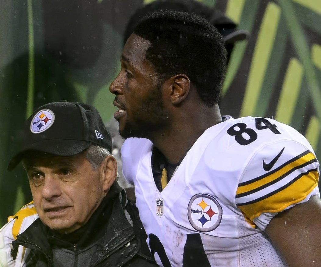 PittNeurosurg's tweet image. If you haven’t already done so, check out the great article in the @PittsburghPG on the role of @DrJosephMaroon and David Okonkwo regarding the ongoing evolution of testing and treatment of head injuries in @NFL athletes. @Pitt_NCTC post-gazette.com/sports/nfl/202…