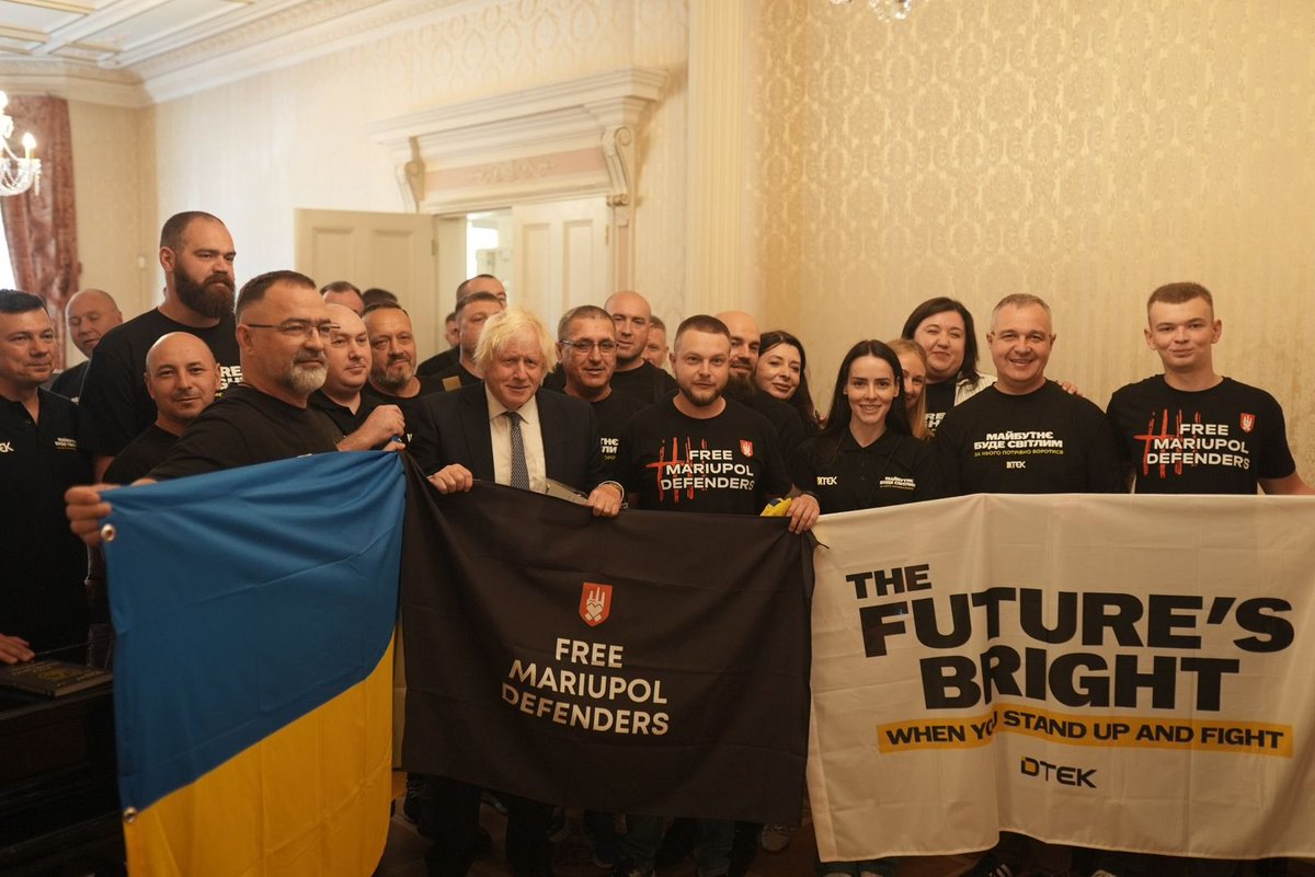 BorisJohnson's tweet image. Last week I was honoured to meet Ukrainian veterans to listen to their experience on the front line.
There’s $300bn of Russian assets frozen in Europe - this should be a down payment to Ukraine on the reparations that Russia will inevitably have to pay for the destruction they…