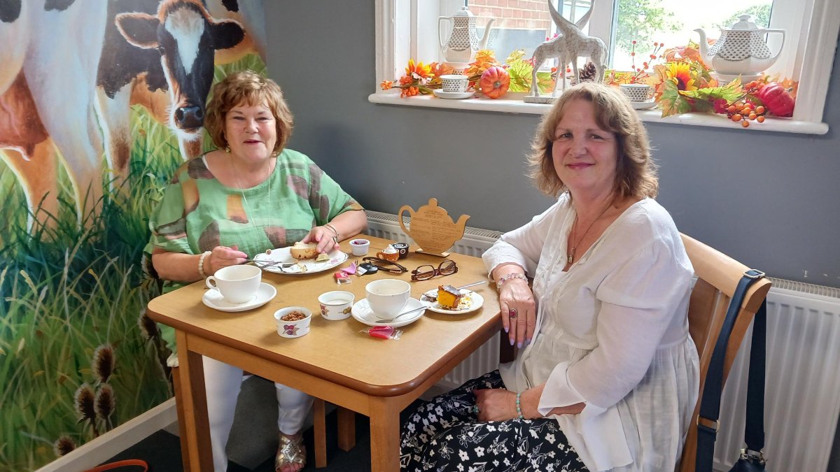 Carers_first's tweet image. Many thanks to the Little Village Tea Shop in Saltfleetby for hosting a lovely get together for some of our wonderful carers, the cakes were delicious 🍰 Thank you to Mercers for funding these events! 💜

This event was suggested by several of our carers, please comment below if…
