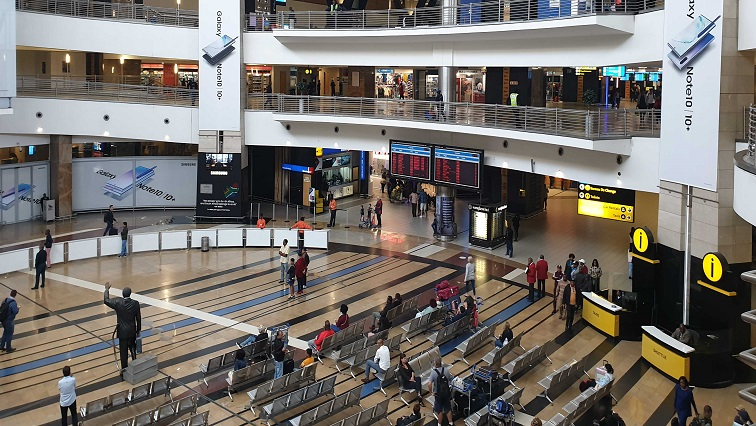 SABCNews_Radio's tweet photo. [LISTEN] Frustration at OR Tambo International Airport as FlySafair flights are cancelled due to 14-day pilot strike. 

🔗https://t.co/rVL5o8uu72

#UpdateAtNoon #SABCNews #FlySafairStrike https://t.co/K3uDdjljWT