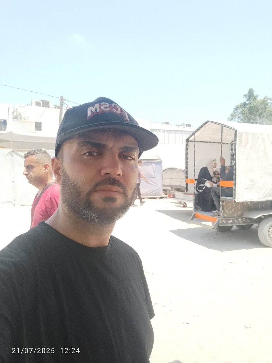 RamiHamad199's tweet image. Since morning, I have been moving from one place to another, working to help cases of malnutrition and fainting. Since morning, I have dealt with about 8 cases with simple means. This is catastrophic. I move, but I cannot move because of hunger.
I hope you share this and raise…