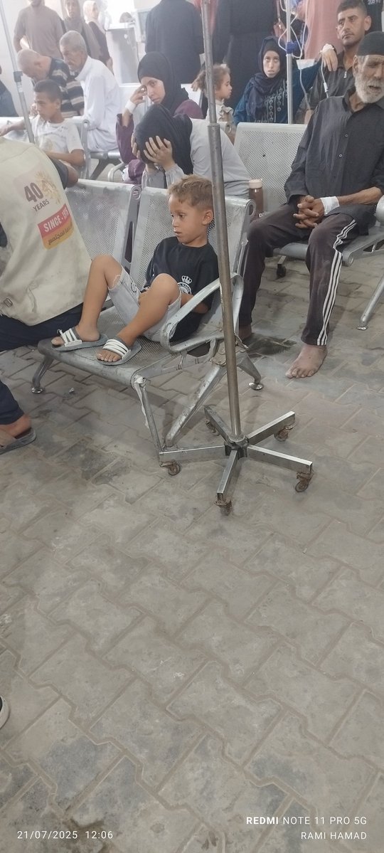 RamiHamad199's tweet image. Since morning, I have been moving from one place to another, working to help cases of malnutrition and fainting. Since morning, I have dealt with about 8 cases with simple means. This is catastrophic. I move, but I cannot move because of hunger.
I hope you share this and raise…