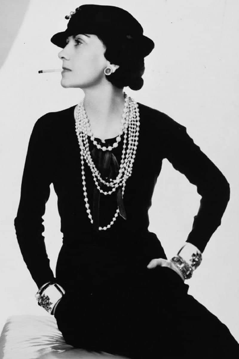 lucia davi (@davlucia) on Twitter photo Coco Chanel è stata tra le stiliste più rivoluzionarie della storia della moda,
stravolgendo il concetto di femminilità ribaltando i rigidi canoni della sua epoca
#MomentiDiModa
#VentagliDiParole
<a href="/robertis_emilia/">emilia de robertis</a>
<a href="/CarmelaCusmai/">Carmela Cusmai</a>
<a href="/lagatta4739/">lagatta4739</a>
<a href="/PreziosaGemma/">gemma preziosa</a>
<a href="/PrestiDaniela/">Daniela Lo Presti 📜🖊️🇮🇹🇬🇧</a> Coco Chanel è stata tra le stiliste più rivoluzionarie della storia della moda,
stravolgendo il concetto di femminilità ribaltando i rigidi canoni della sua epoca
#MomentiDiModa
#VentagliDiParole
<a href="/robertis_emilia/">emilia de robertis</a>
<a href="/CarmelaCusmai/">Carmela Cusmai</a>
<a href="/lagatta4739/">lagatta4739</a>
<a href="/PreziosaGemma/">gemma preziosa</a>
<a href="/PrestiDaniela/">Daniela Lo Presti 📜🖊️🇮🇹🇬🇧</a>