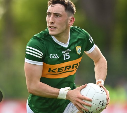 PlayerGaelic's tweet image. When on the ball, Paudie isn’t subjected to loads of ‘back door, back door’ calls from teammates behind the play. They trust his ability to spot if opportunities lie ahead.
Unfortunately, many club players don’t give teammates time to find out if they have similar abilities.