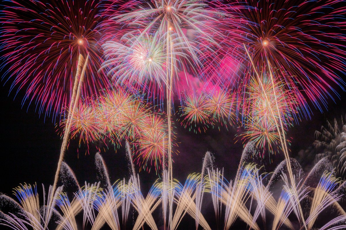 nag1_r's tweet image. フォロワー様6000人
ありがとうございます!
これからも絶景をお届けするのでよろしくお願いします😊
最近は昼写真載せてたので夜景を。
1、2枚目 新潟寺泊花火、村上の夜空。
3、4枚目 東京霞ヶ関、晴海の夜景。