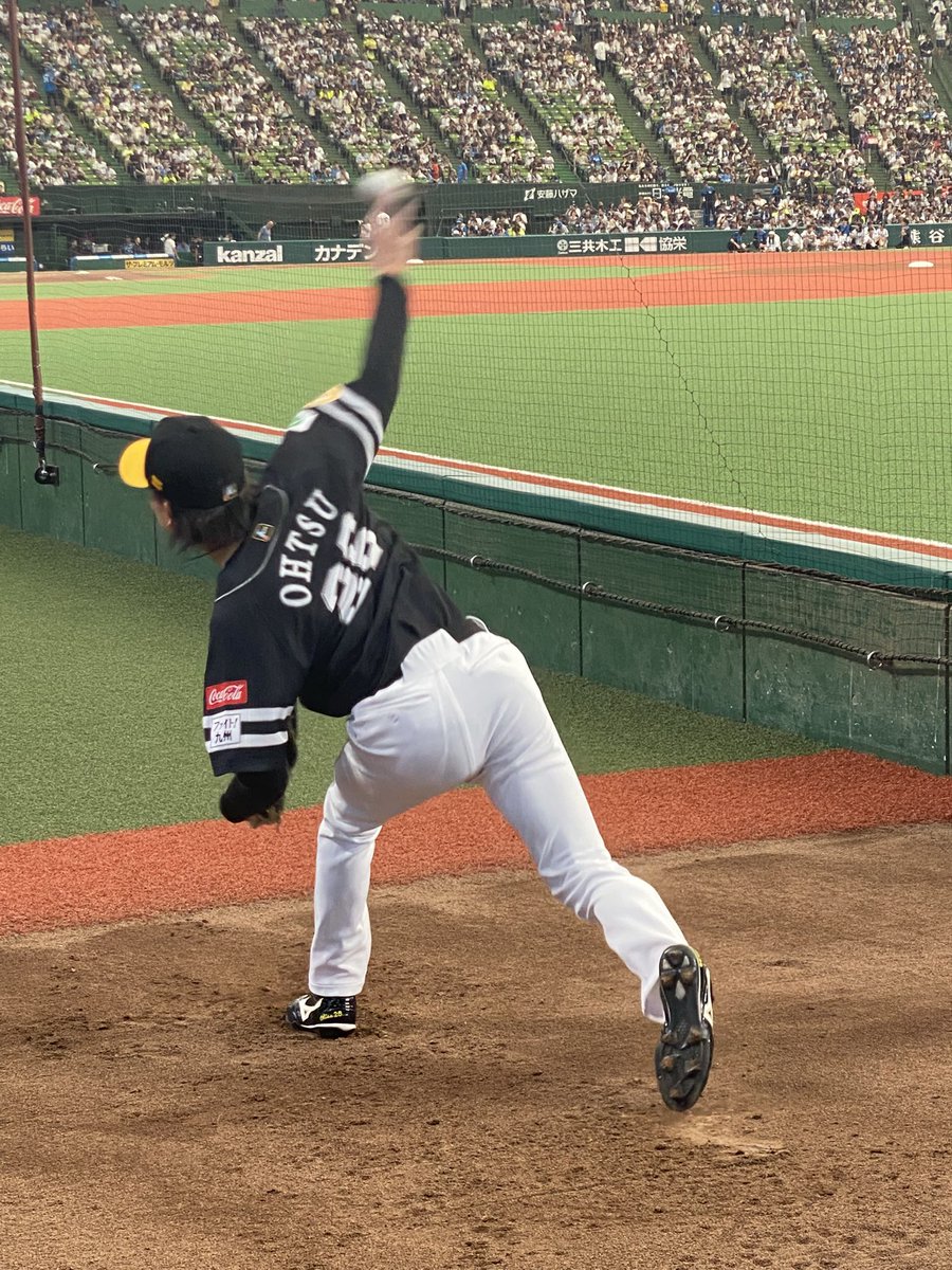 HIROAD0709's tweet photo. 今年もサウナドームでホークスの勝利を応援😂

長年座りたかった、
ベルーナのブルペンかぶりつきシート❗️

初でしたがピッチャーを超至近距離で見れて最高でした♪

ただ試合はなんとも見づらい😂

ホークス6連勝です♪

#ホークス
#ベルーナドーム https://t.co/izgixORx5b