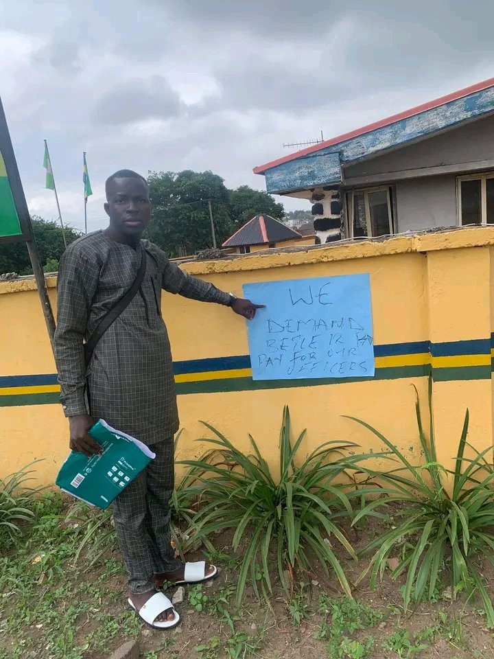 TIBmovement's tweet image. The demand for better welfare for police officers at Eleyele, Ibadan #PoliceProtest