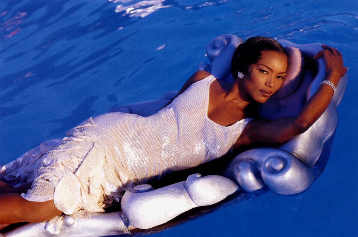 sssDannie's tweet image. favourite photoshoot
been my wallpaper for months
#31DaysofAngelaBassett