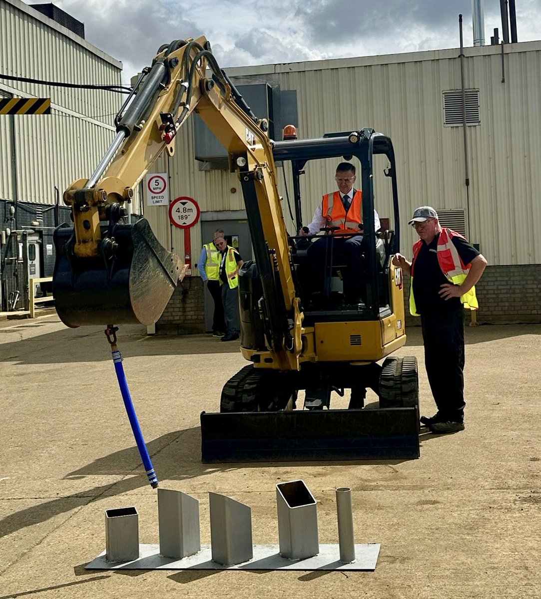 andrewpakes_'s tweet image. A great way to start the week planting a tree at Perkins to celebrate the centenary of Caterpillar.
This is world class engineering on our doorstep in Peterborough.
A local, global powerhouse. Thanks to the team, especially the apprentices, for such an enjoyable day.