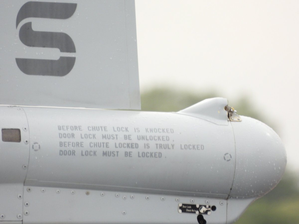 teaselstudio1's tweet image. There is absolutely no better way of researching a subject than seeing it sitting on the tarmac. How else would you even begin to have guessed what this warning stencil was, for example? Thank you to @airtattoo and @DGPR_PAF.