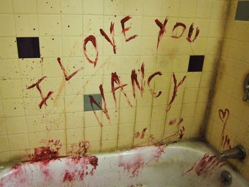 KisLeon58498's tweet image. Imagine Jonathan, delirious after getting high on weed, writing this sentence. He intended to erase it afterward but accidentally bled out and died. Nancy finds him, cleaning up the blood while sobbing…