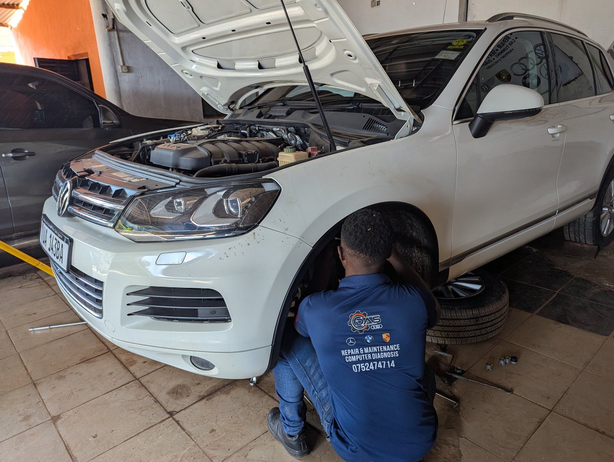 DeutscheAutoUG's tweet image. Check out our workshop at DAS! We're proud of our high-quality repairs & maintenance, backed by skilled technicians & computer diagnostics. Our work area is kept clean & our tools are always in top condition. Visit us today! 馃摓 0752474714 #AutoRepair #QualityService #DASUG