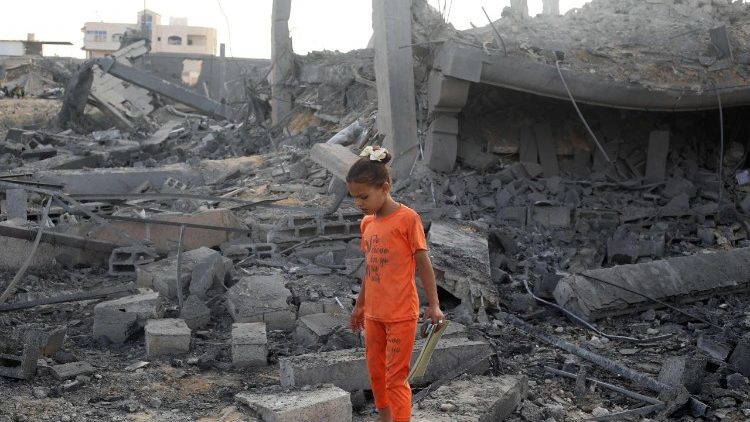 Rvaticanaitalia's tweet image. 📌 Il Mondo alla Radio
⌚️ 16.05
Sempre più imminente il rischio di un carestia a #Gaza. Superati i 59 mila morti da inizio guerra. Ospite: il cardinale Pizzaballa appena tornato dalla Striscia