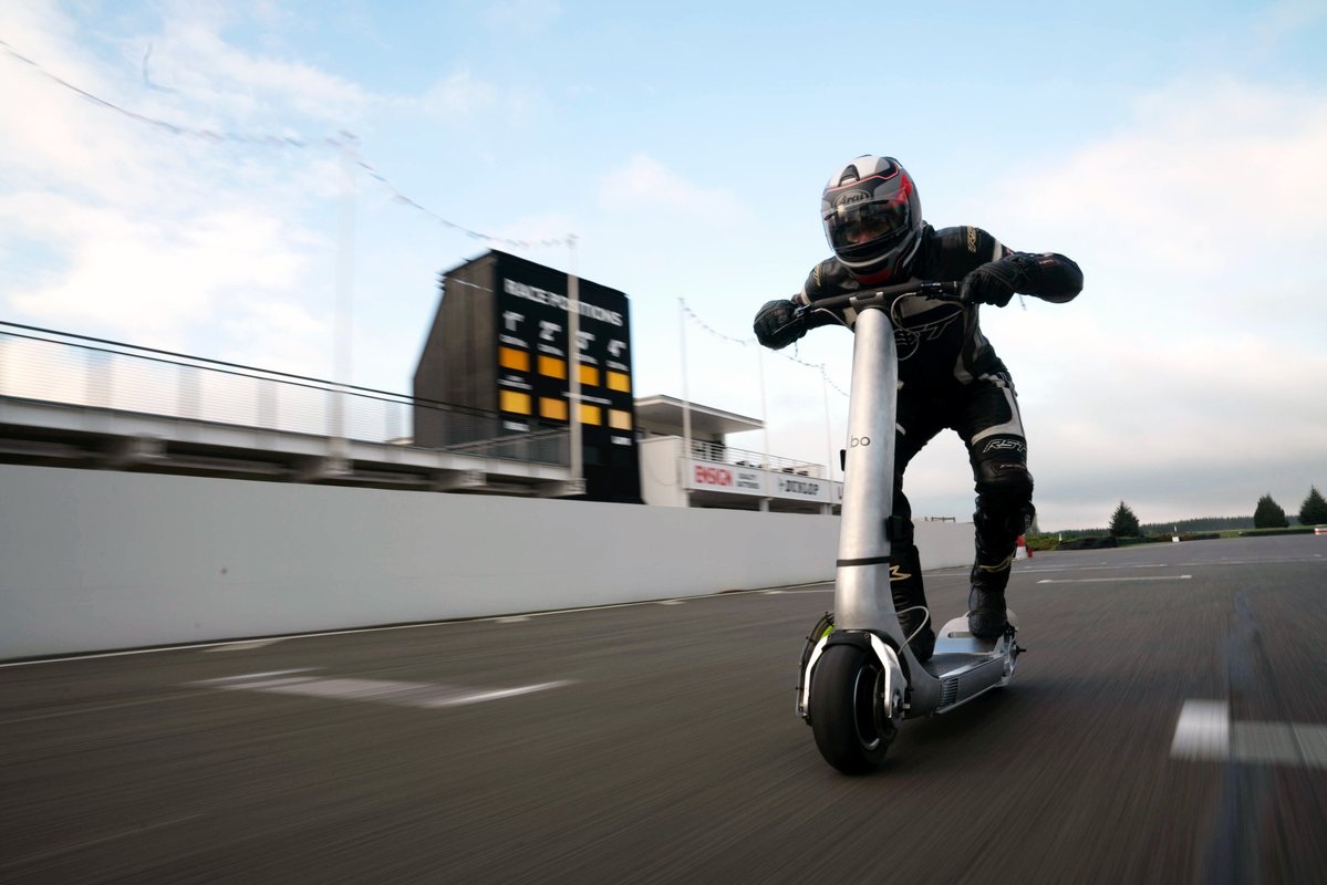 ZagDaily's tweet image. British startup @mobilitybo unveils its F1-inspired e-scooter built to break a 100mph world record
Read more: zagdaily.com/tech/bo-unveil…