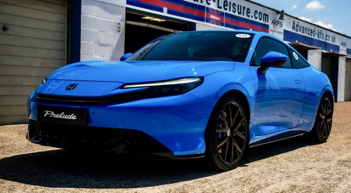 hondaprojason's tweet image. BREAKING NEWS The Honda Prelude’s chief engineer Tomoyuki Yamagami confirmed to Top Gear that the power of the next Prelude will be at 181hp being sent to the front wheels  It weighs around  3305 lbs (1,500kg) ^(same as the Civic)  #Honda #InTheKnow #HondaPrelude #BreakingNews