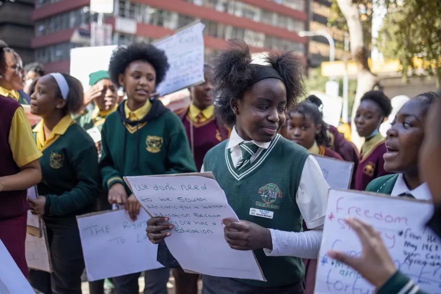 swissinfo_en's tweet image. Africa is the future – by 2100, one in three people will live there. As the African Union’s clout grows, Switzerland is stepping up its engagement. 👉 buff.ly/5porm6h