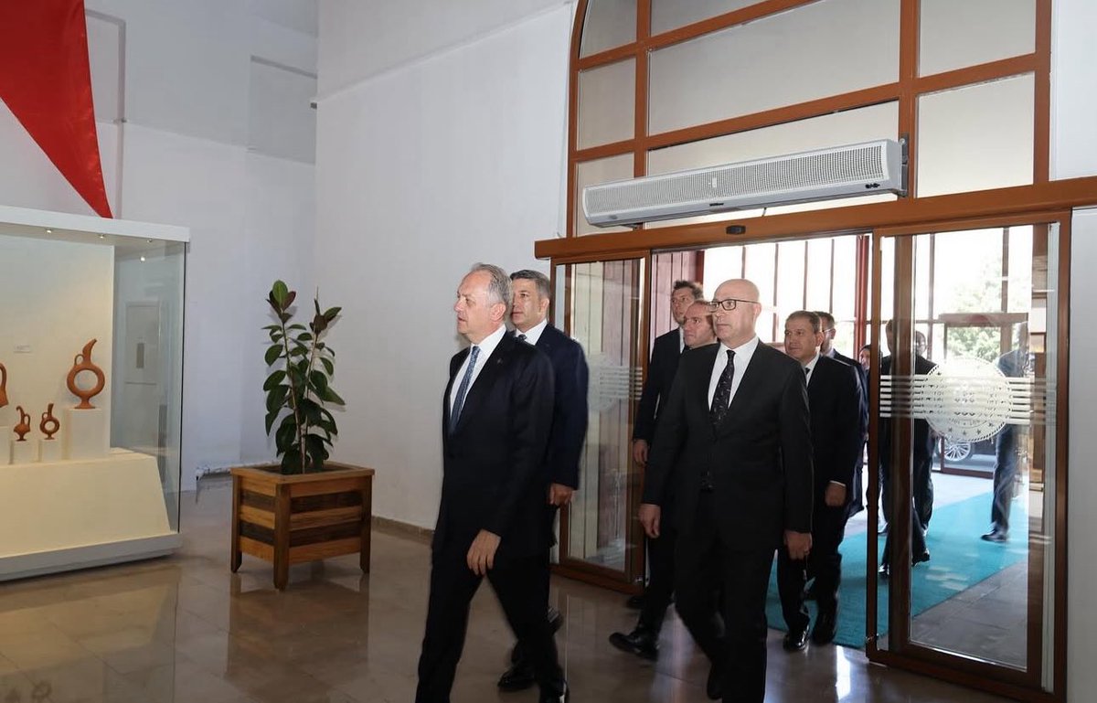 yazgi_gokhan's tweet photo. Bugün, memleketim Nevşehir’de Kapadokya Alan Başkanımız A. Cem Aslanbay ile bir araya gelerek, bölgemizin tarihi ve kültürel mirasının korunmasına yönelik çalışmaları değerlendirdik. 

Yerel yönetimlerimizle gerçekleştirdiğimiz bilgilendirme ve istişare toplantısında; alan yönetimi, sürdürülebilir turizm politikaları ve kültürel mirasın gelecek nesillere aktarılması konularında önemli görüşmelerde bulunduk.

Kapadokya’nın eşsiz dokusunu koruyarak, bölgeyi daha güçlü ve planlı bir şekilde geleceğe taşımak için çalışmalarımıza hep birlikte devam edeceğiz.

@TCKulturTurizm 
@KapadokyaAlan