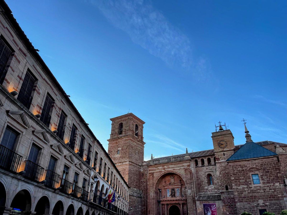 ¡Fuenllana, sois pura magia! Gracias de corazón por ese recibimiento tan especial este fin de semana 🖤 Nos llevamos un recuerdo imborrable.
Seguimos caminando juntos, más ilusionados que nunca. ¡Un abrazo enorme, #Fuenllana… y nos vemos muy pronto! 🫶