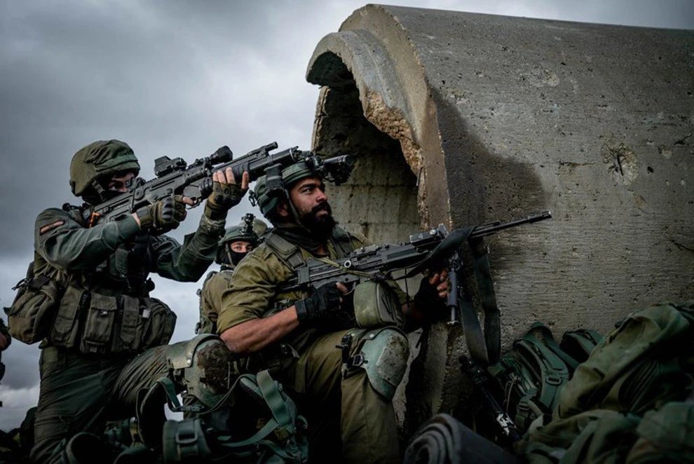 yishai_elmakyes's tweet image. אחרי 4 שנים: פלס"ר 401 נפתחת מחדש
1. לאחר שנסגרו בתקופת הרמטכ"ל אביב כוכבי, פלוגות הסיור עתידות להיפתח בקרוב מחדש אחרי הנחיית הרמטכ"ל אייל זמיר. מי שעשתה זאת ראשונה היא פלס"ר 401 שהוקמה כיחידת מילואים, ובשבוע שעבר כבר "גזרה סרט" ותתחיל כעת באימון הקמה ארוך ולאחר מכן תצטרף…