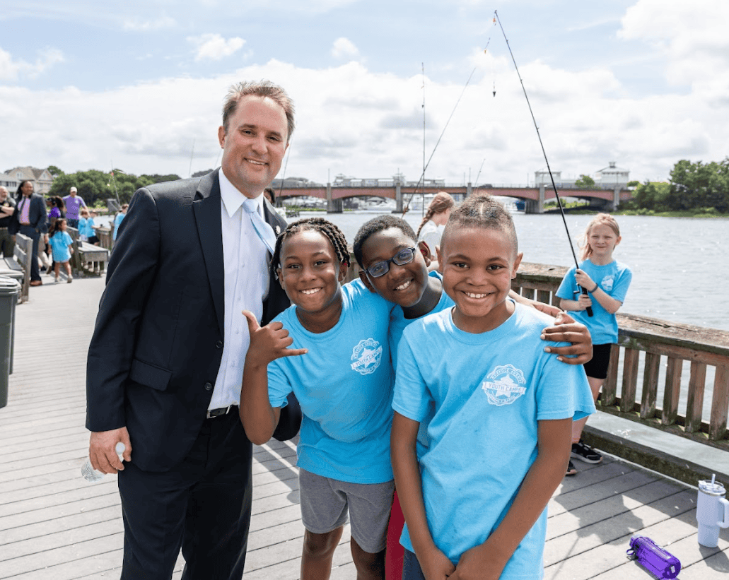 RoanokeStarNews's tweet image. Attorney General Jason Miyares joined Virginia Rules campers in Norfolk last week to celebrate the 21st season of Virginia Rules Camps, supported by over $62,000 in grants from the Office of the Attorney General (OAG). ... f.mtr.cool/etldvcvepg