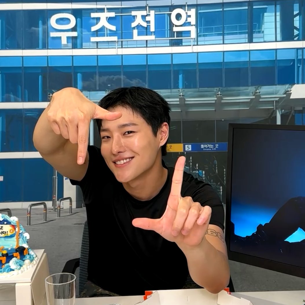 hijack_dnwm's tweet photo. 바보 캡쳐타임 https://t.co/EA9VLY223u