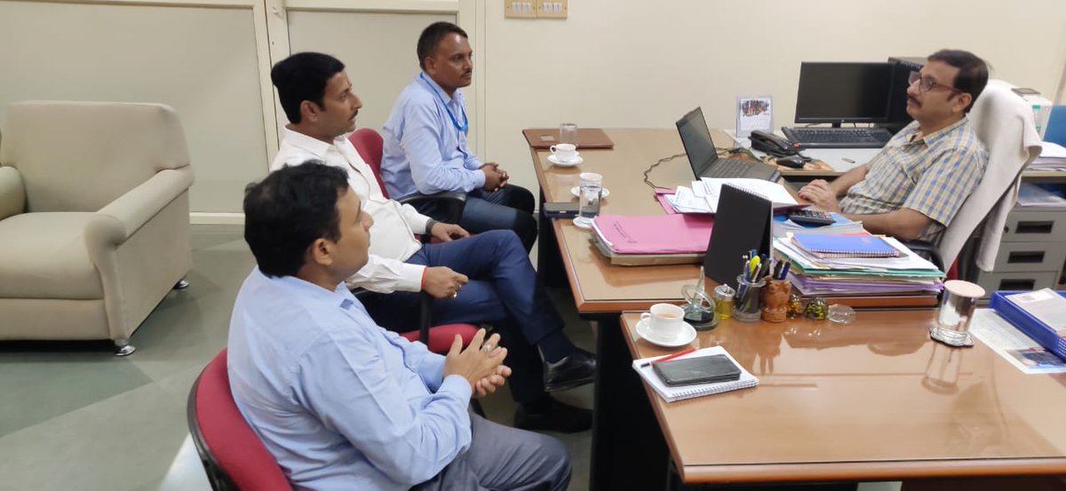 OIC <a href="/STPIAllahabad/">STPI Prayagraj</a> met Dr. Santosh Kumar Shukla, Executive Secretary of <a href="/nasi_academy/">The National Academy of Sciences, India (NASI)</a> &amp; apprised him about the PMC, IT services &amp; other value added services being offered by #STPIINDIA
<a href="/arvindtw/">Arvind Kumar</a> 
<a href="/stpiindia/">STPI</a>