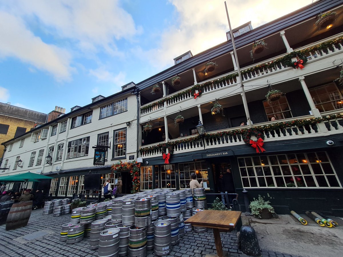 VinnieSull1van's tweet image. UPCOMING Pub/History walking #TOUR of Borough/Southwark, #London🚶♂️🚶♀️🍻
🗓 #TOUR Date: 16th August (Sat)
👥 Meeting At: London Bridge Station
🕦 Time: 11 AM
The tour will last between 3 - 4 hours and will, of course, include a few stops for refreshment. 🍺
We will be…