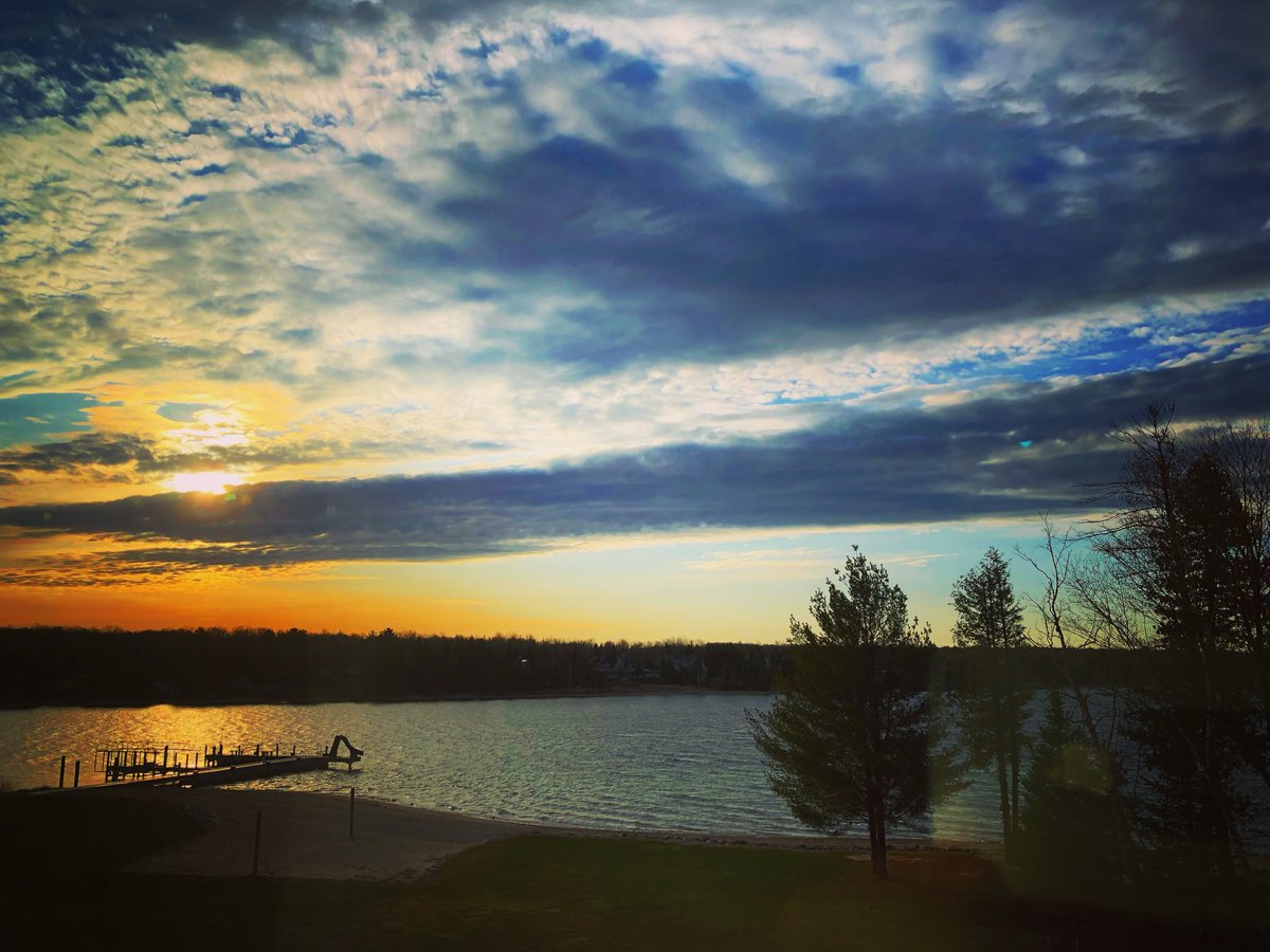 Good morning! May your day be filled with God's love, peace, and joy. "This is the day the Lord has made; let us rejoice and be glad in it!" (Psalm 118:24)

Photo: Moi (Mullet Lake)