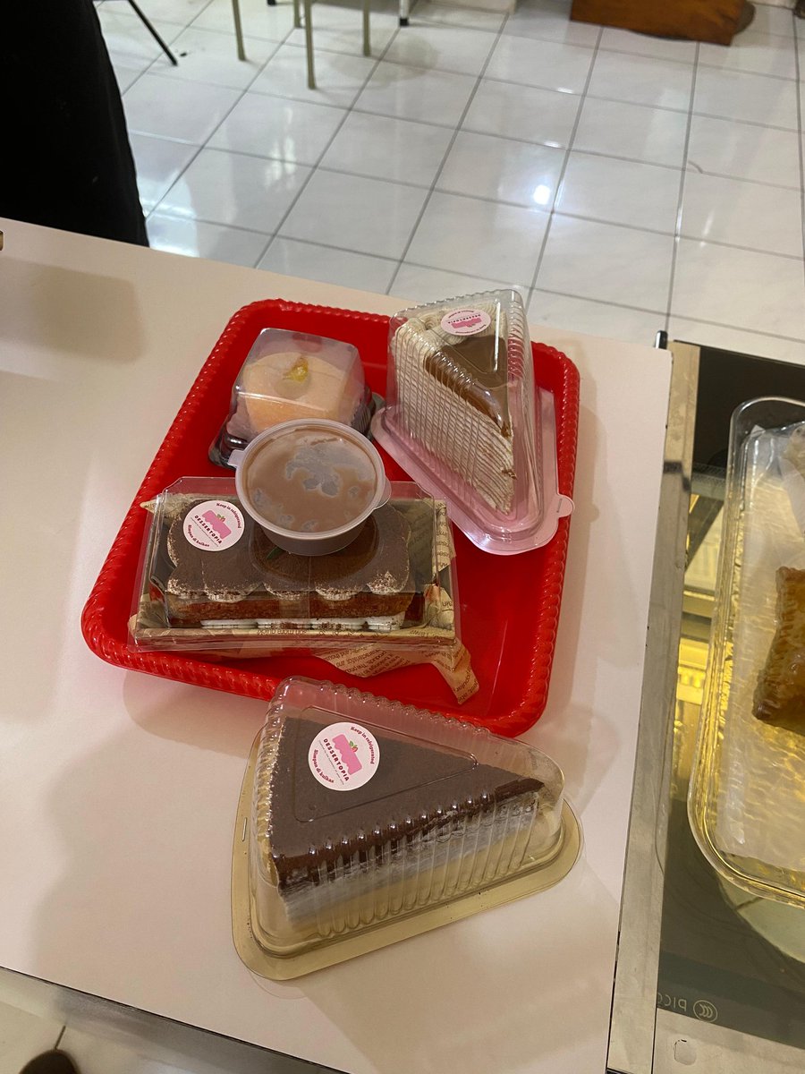 moccamishakee's tweet photo. semua dessert disini enakkkkkk plzzzz https://t.co/iAr5HvLPYL