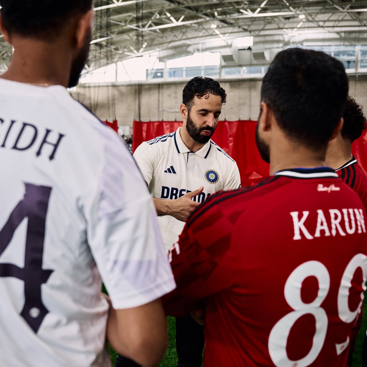 ManUtd's tweet photo. An enriching experience for all ⚽️🤝🏏

Here's what happened when #TeamIndia visited Carrington this weekend ⤵️