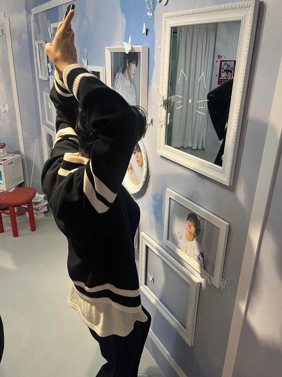 nxomxom's tweet image. 유우시 덕분에 휀걸들 팝업에서 팔 꺾고 난리엿던