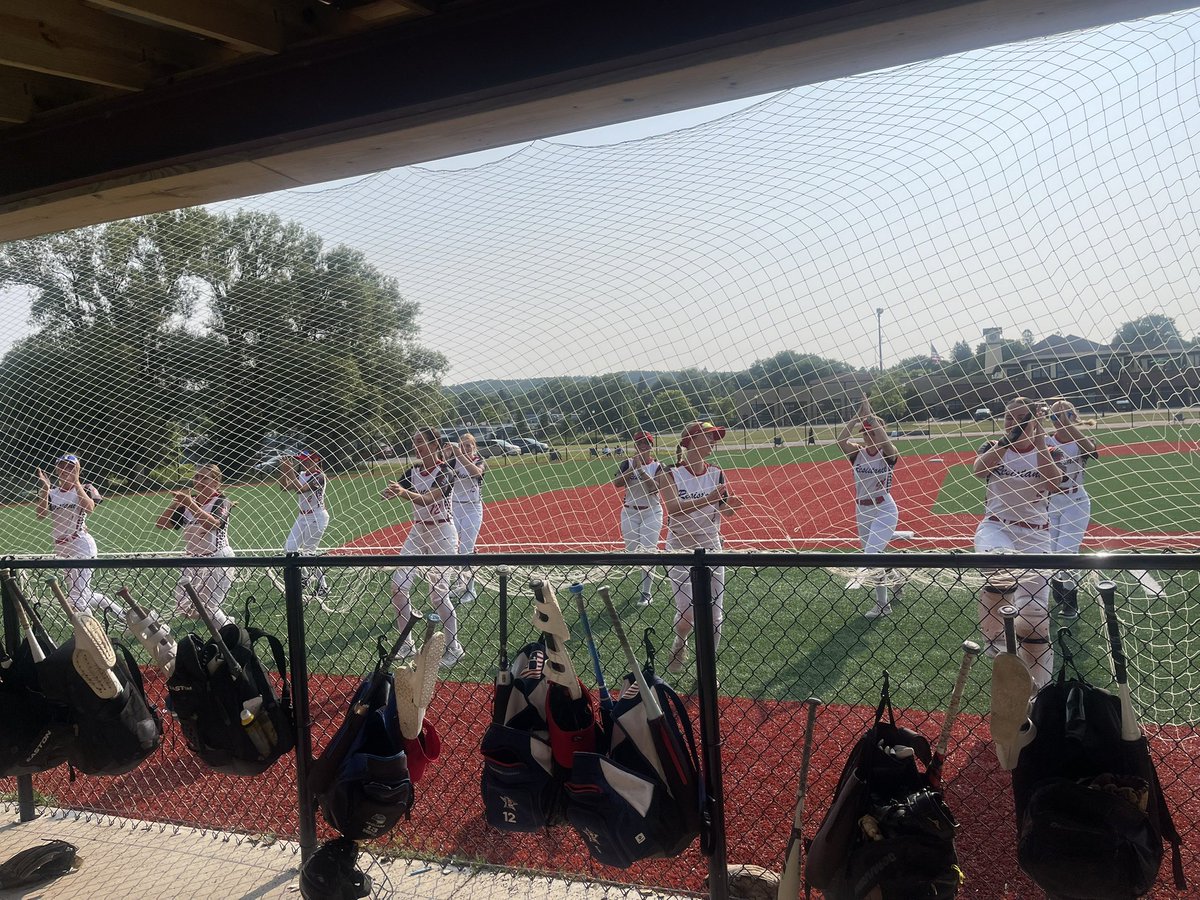 MJCormierII's tweet photo. Championship games always start with a dance! https://t.co/Vo1GmV7QHw