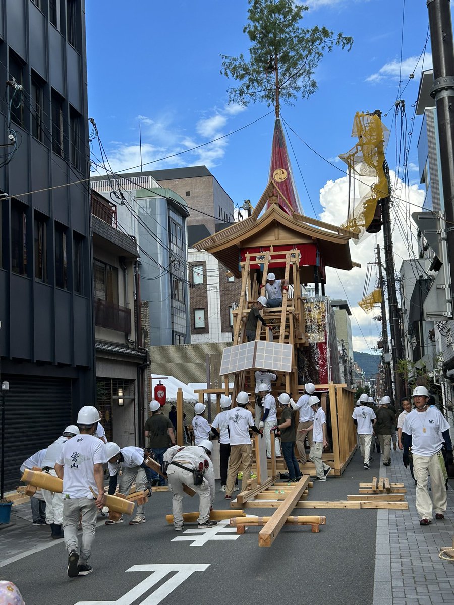 kyopan33's tweet photo. 祇園祭 後祭7/21〜23、巡行は24✨
前日すごい勢いで建てられてた！

#kyoto #gion #festival #祇園祭 #山鉾 https://t.co/osU5F86dvL