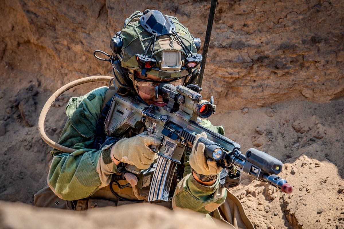 mnbg_lithuania's tweet image. This is where multinational training gets real. This is where cohesion grows.
@forsvaret @norwaydefenders @bundeswehr @nato
#MNBGLTU #WeAreNATO #StrongerTogether #NorwegianArmy #Trenches #Joint Training #NATOSpeartip #SoldierSkills