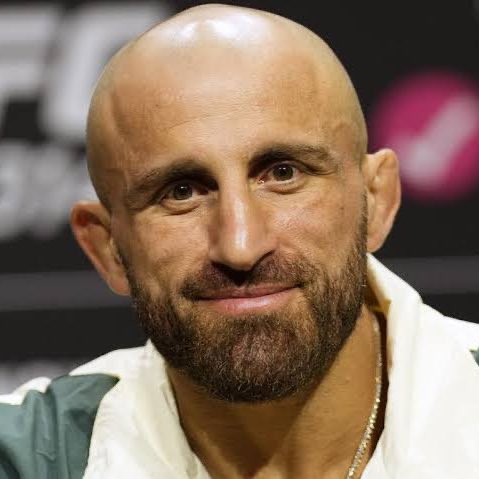 acdmma_'s tweet image. 🚨 Volk wants to see Ilia Topuria vs Max Holloway 2 next:
“I know Max just fought him, but now it’s at lightweight.”
“Max beat Gaethje, who I think is the #1 contender, and Poirier, who just fought for the title. That’s his streak right now. You’d say he’s next.”
via YT