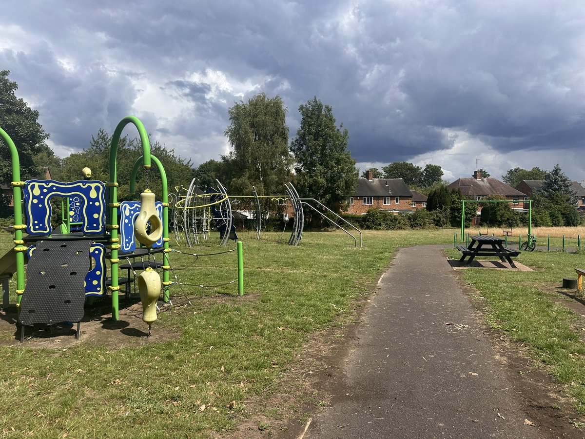LabourWollatonW's tweet image. Been out with @MyNottingham housing colleagues having a look at the housing stock in Wollaton & the local park which is need of some TLC! We will keep pushing to get this park upgraded.