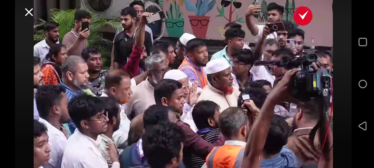 TamjidulH24v2's tweet image. Jara accident e pure jawa baccha Der poth block Kore hospital e showdown korte jai, tader Dara onek kisu hobe kintu desh er unnoti hobe na.....