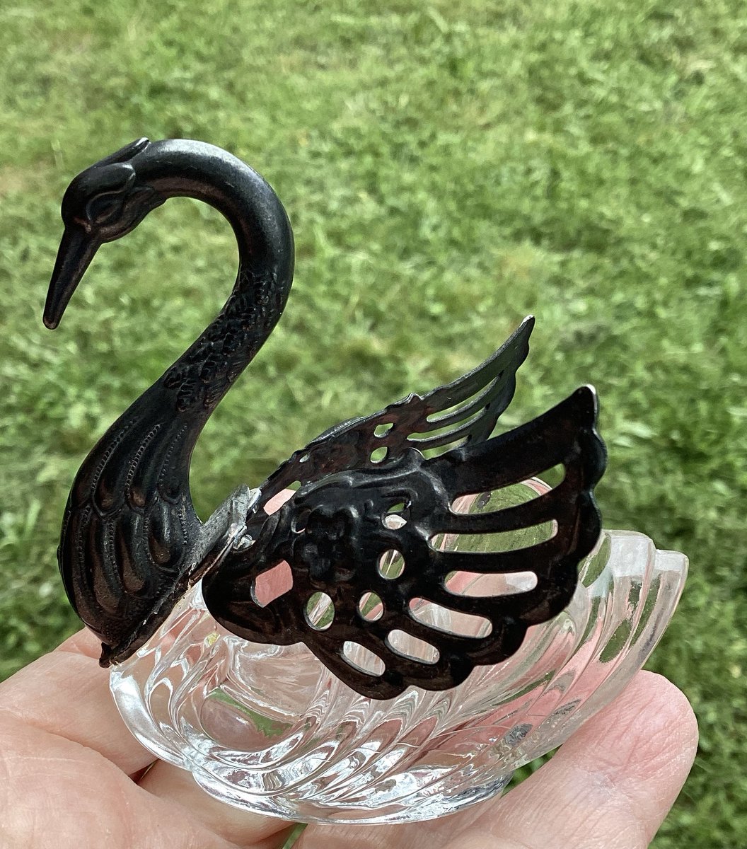 GothicGlass's tweet image. CA$38.00
Vintage #crystalSaltCellar #sterlingsilverswan #condiments #seasalt #saltpots #Christmasdinner #spices #goth from
VintageVigo #etsy #etsyvintage #estatesale #blackswan #mourning #collectibles
etsy.com/ca/listing/433…