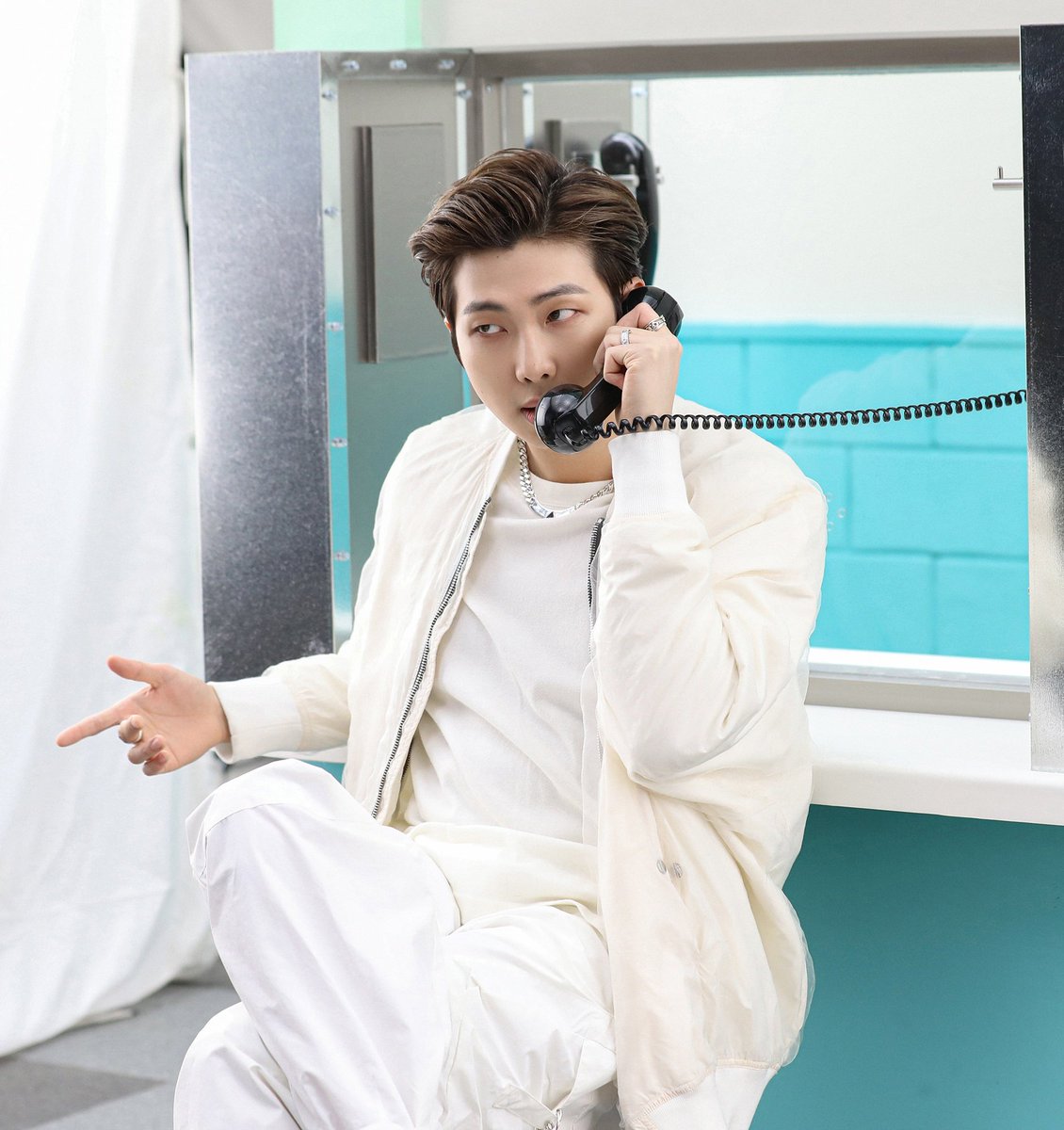 RM_Peru's tweet image. 📸Fotos de #RM en BTS (방탄소년단) 'PERMISSION TO DANCE ON STAGE - LIVE' Concept Photo Sketch
Puedes descargarlas aquí 👇
🔗weverse.io/bts/media/1-16…
#BTSRM #Namjoon #PTD_ON_STAGE_LIVE